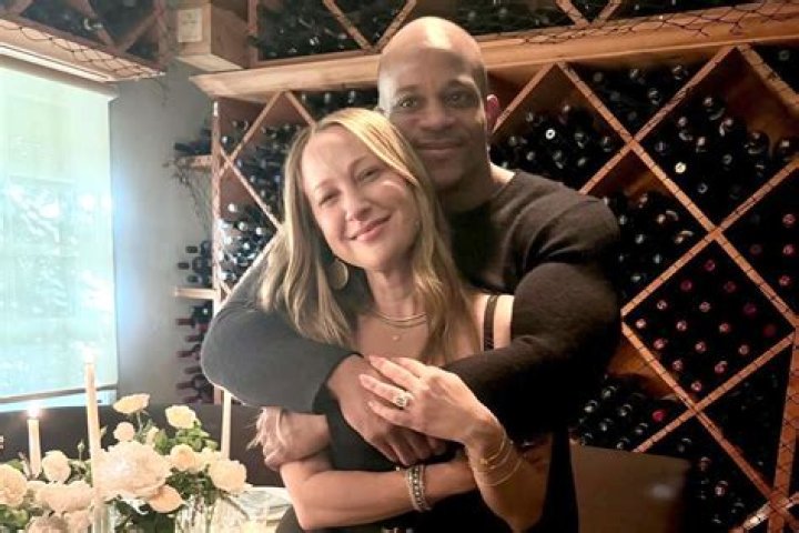 
Is Jennifer Robinson Related To Geoffrey Robinson? Parents And Family Life 