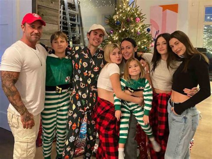 
Nicolina Bozzo Family Meet Her Parents And Siblings On Instagram 