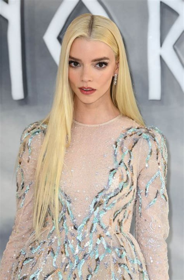 
Nikkia Joy Height, Weight, Net Worth, Age, Birthday, Wikipedia, Who, Nationality, Biography 