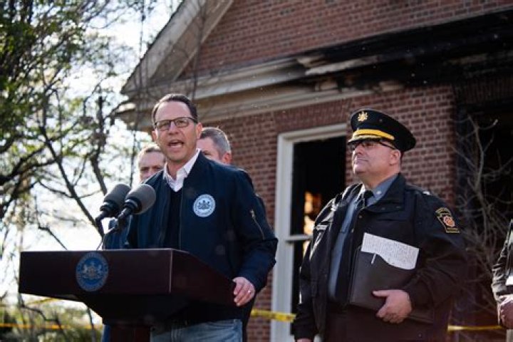 
WATCH: Video shows fatal Bronx fire as teen is arrested over arson 