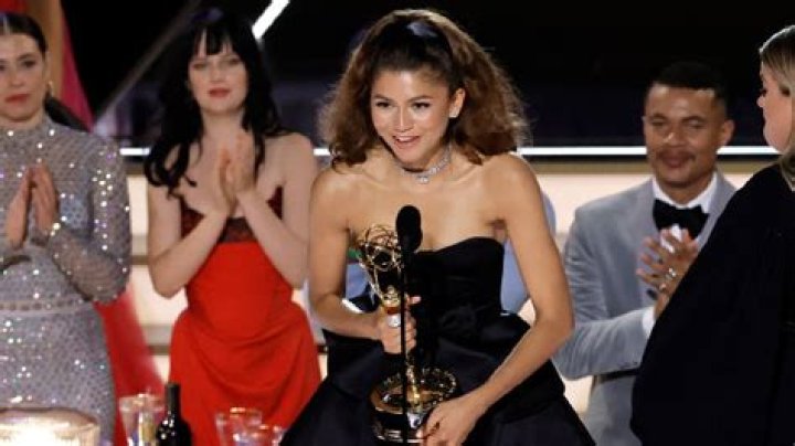 
Zendaya Says Greatest Wish for ‘Euphoria’ Was to ‘Heal’ People as She Accepts History-Making Emmy 